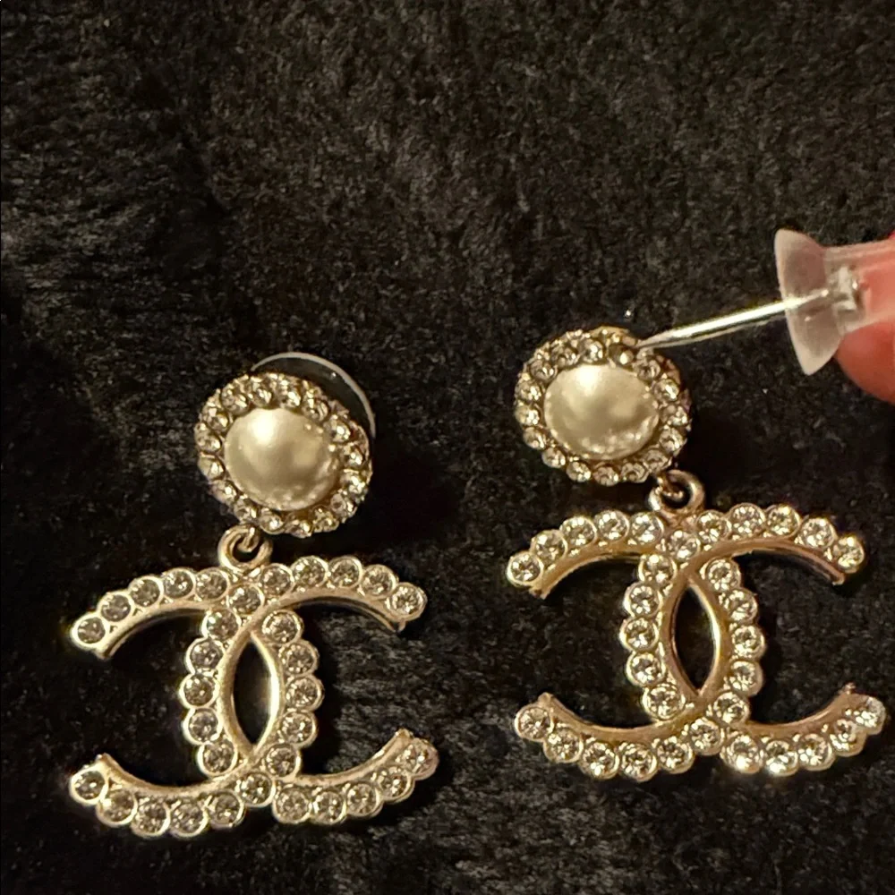 CHANEL Pearl and Crystal Earrings - Picture 6 of 6